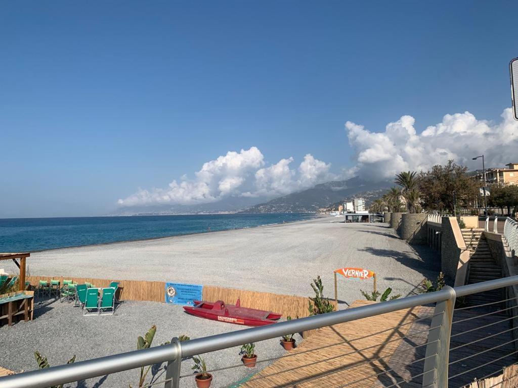 Casa Vacanza! A 50M Dal Mare! Бордихера Екстериор снимка