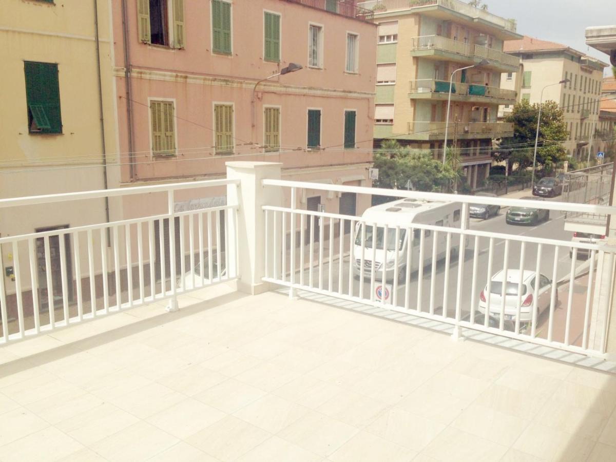 Casa Vacanza! A 50M Dal Mare! Бордихера Екстериор снимка