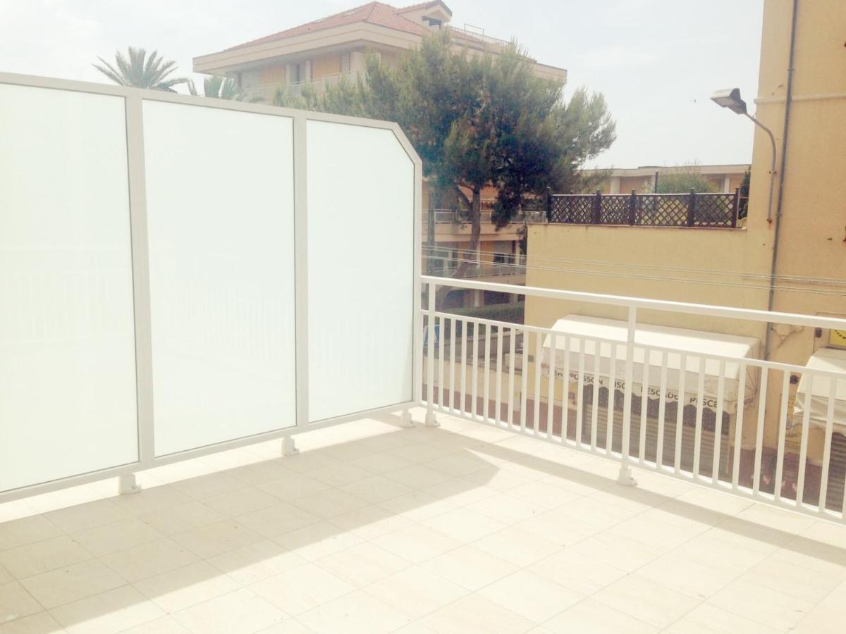 Casa Vacanza! A 50M Dal Mare! Бордихера Екстериор снимка